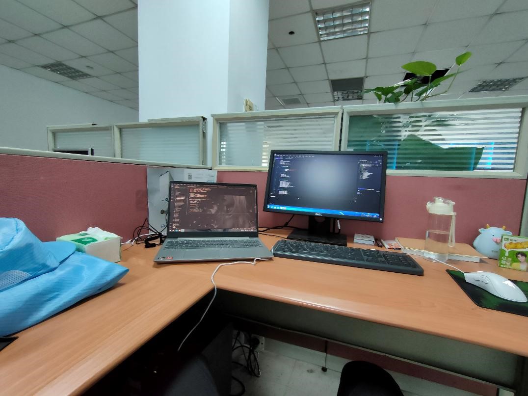 图为实践团成员杨龙文的实习环境.jpg