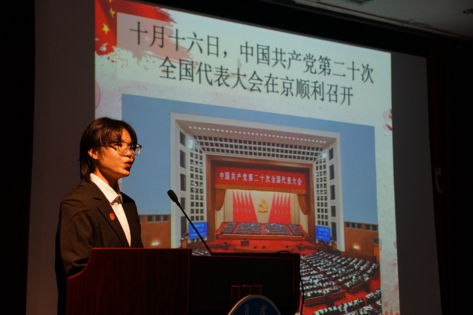 1669819609977543.jpg 祝诗雨同学演讲.jpg