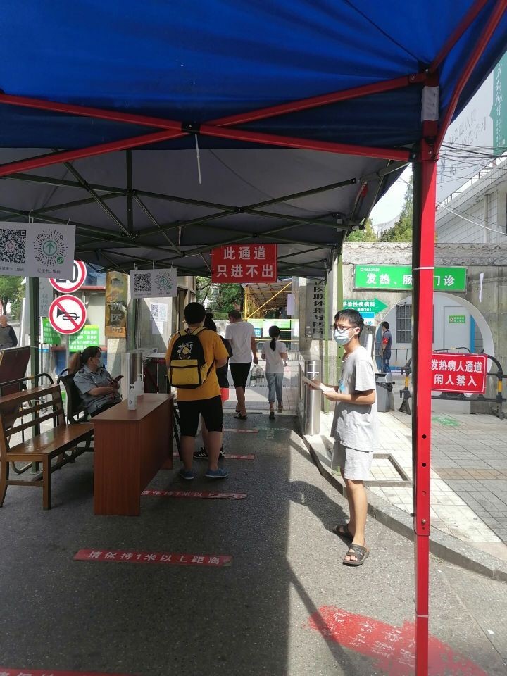 图为实践成员调研医药城发展现状 杨葵 供图.jpg