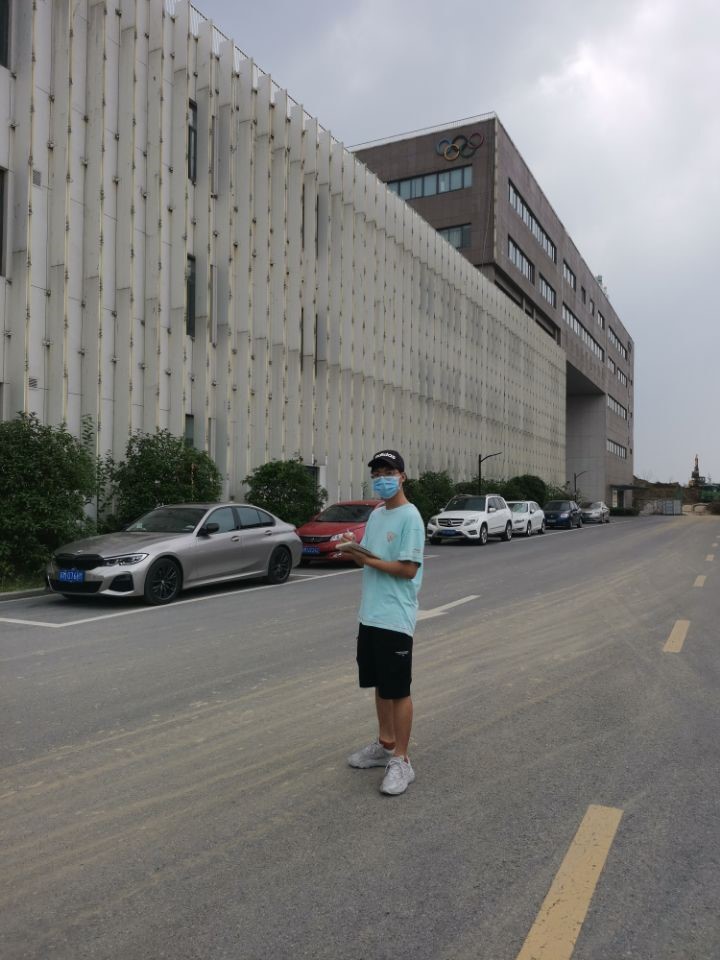 图为实践成员记录交通情况 金子涵 供图.jpg