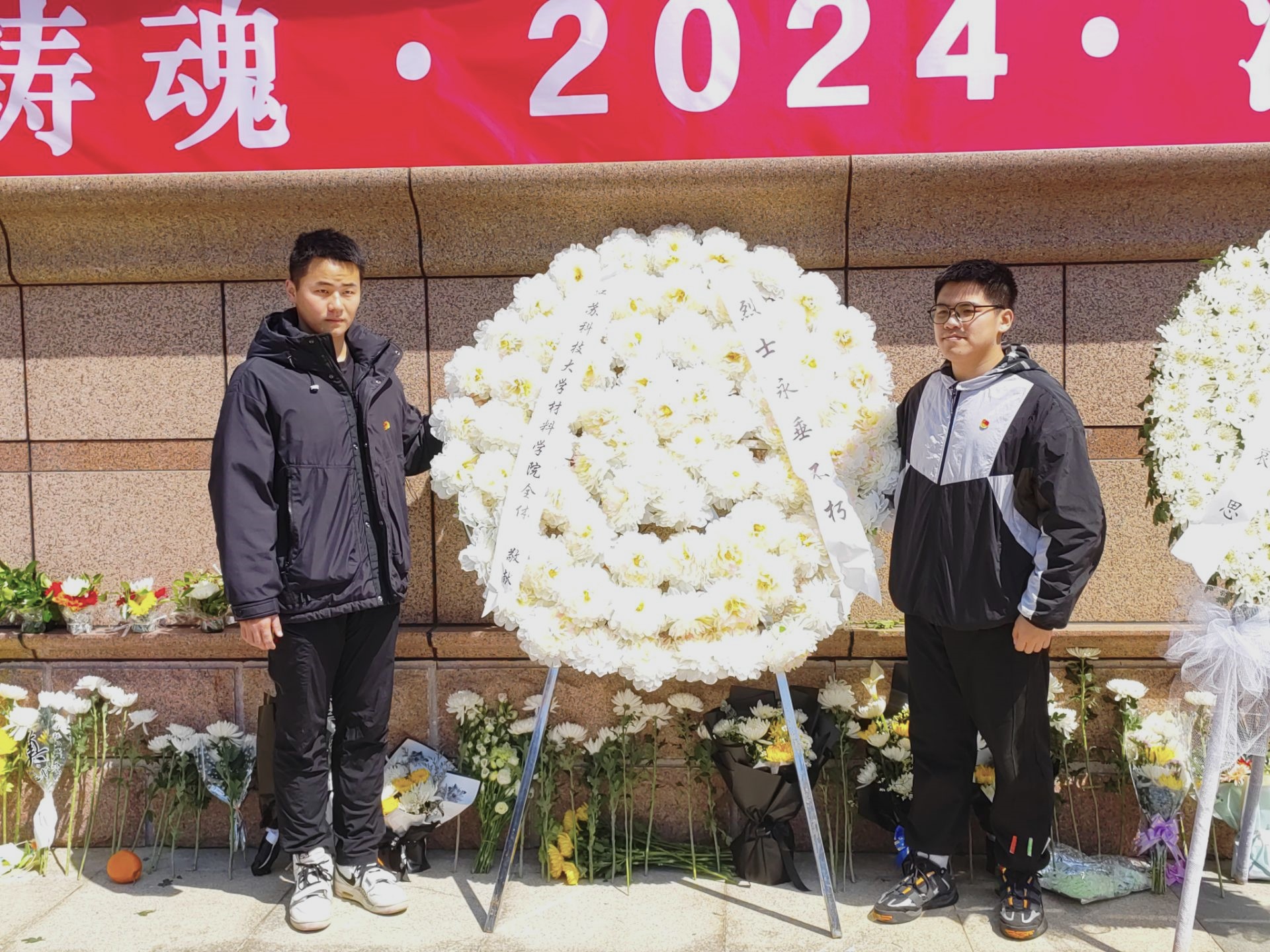 1712243124218369.jpg 1712243124218369.jpg