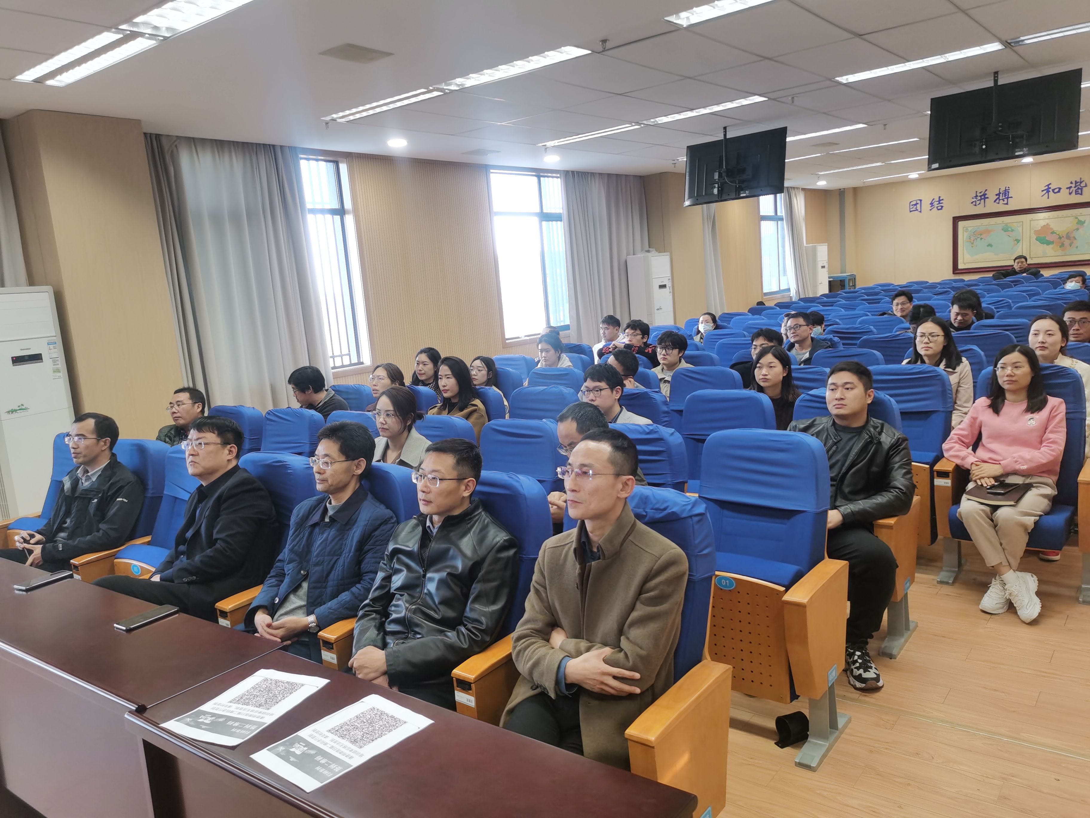 1637637954289313.jpg 前排领导.jpg