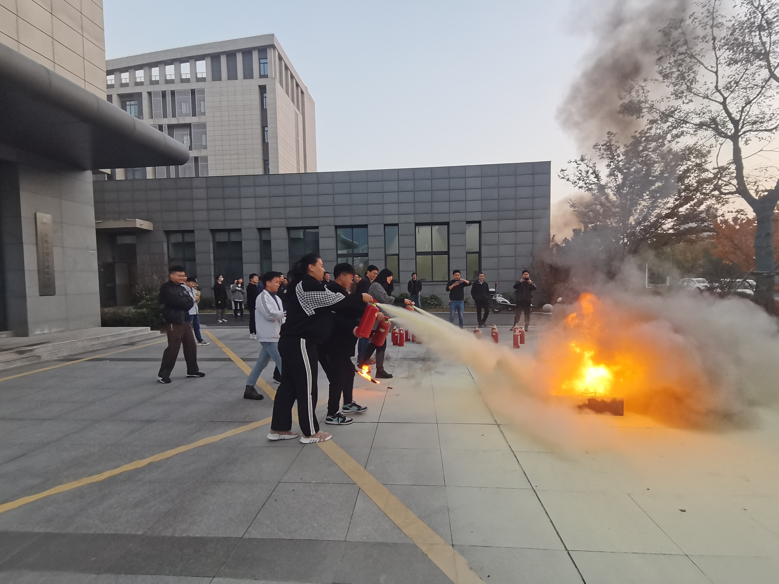 1637637994721040.jpg 灭火.jpg